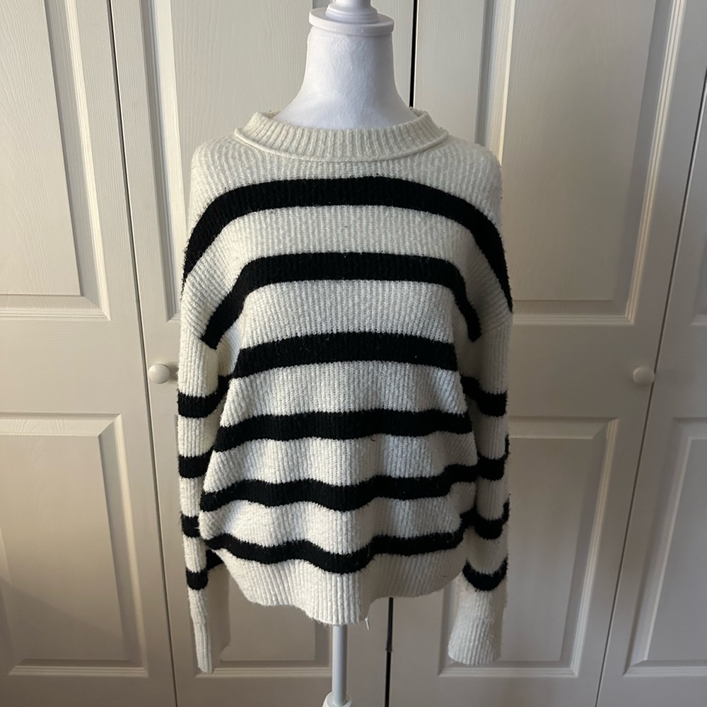 American Eagle Outfitters Black and White Striped Sweater